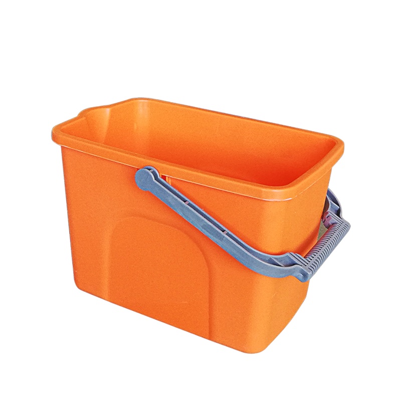 Cleaning bucket