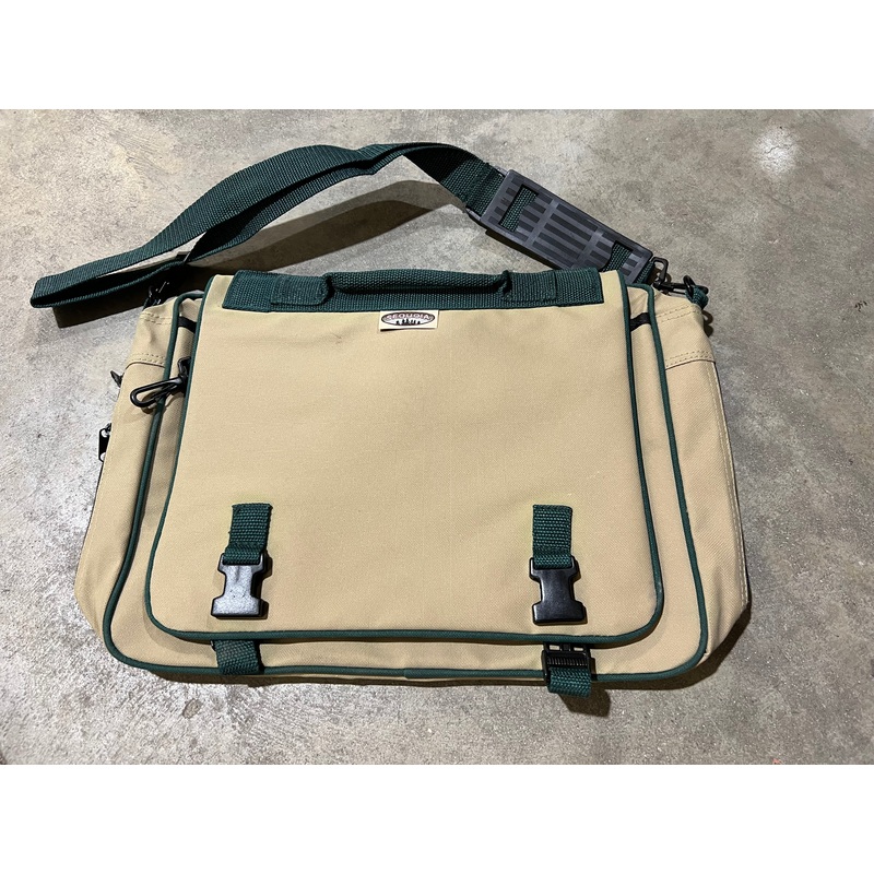 SEQUOIA MESSENGER BAG